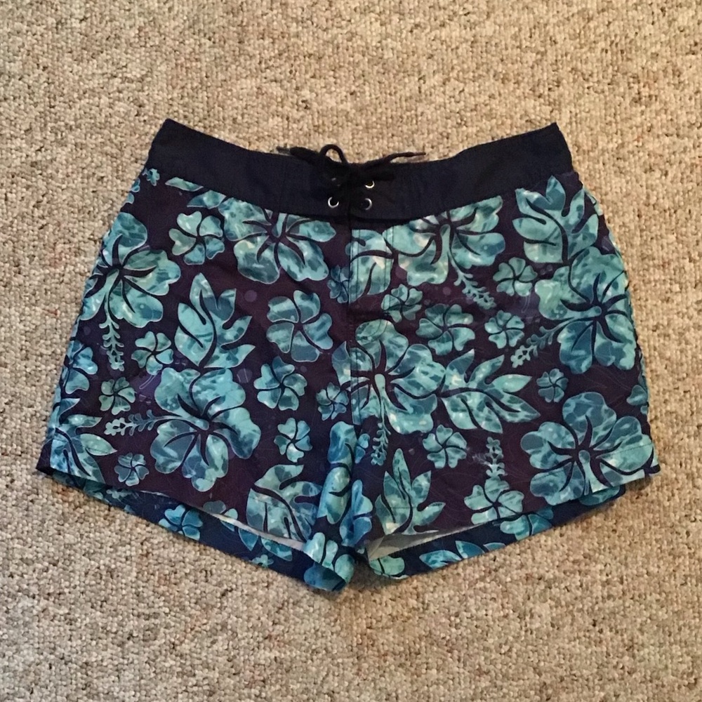 Women’s Y2K Iguana swim hibiscus board shorts